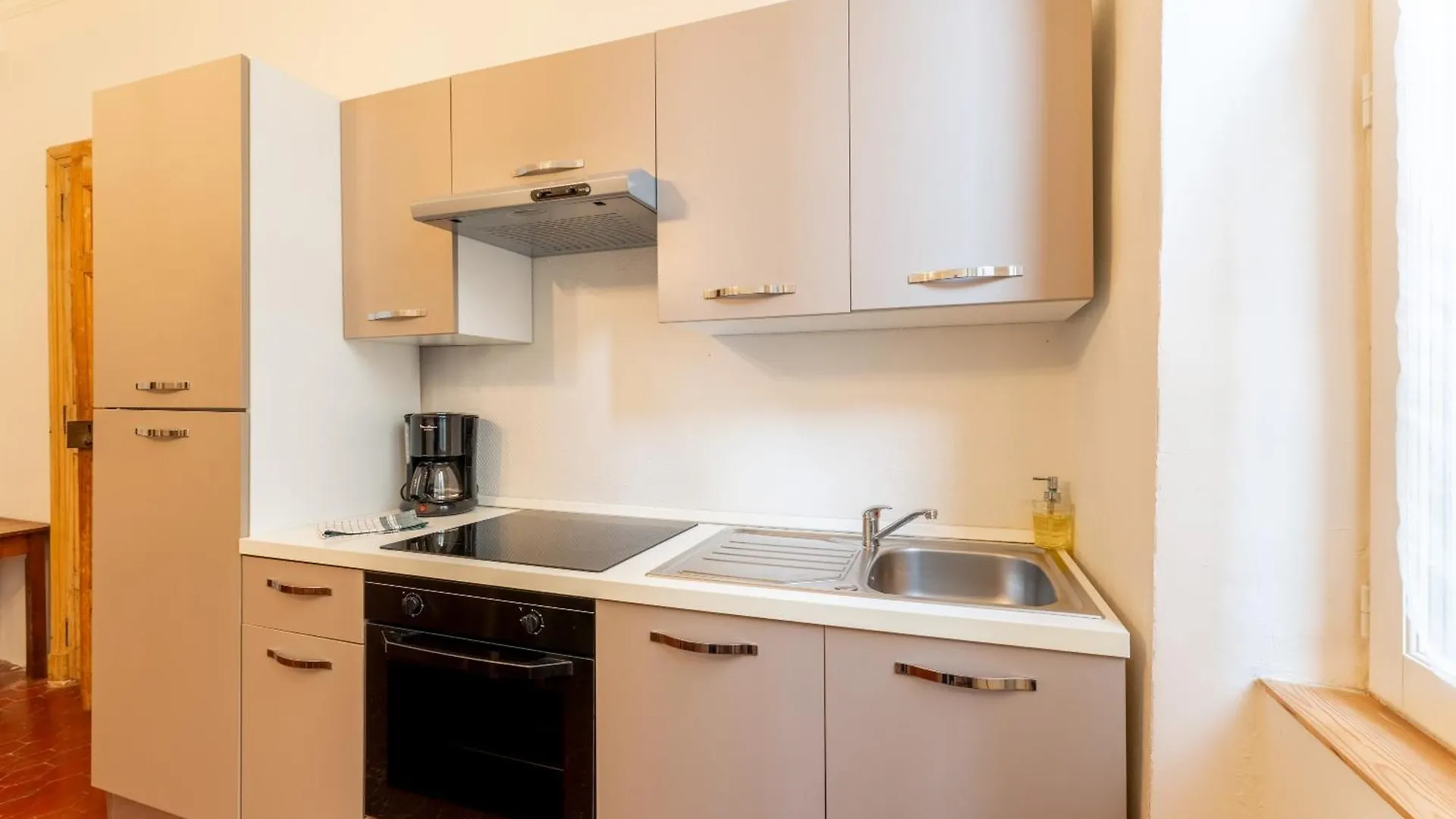 Le Suisse Apartment Avignon 0*,  France