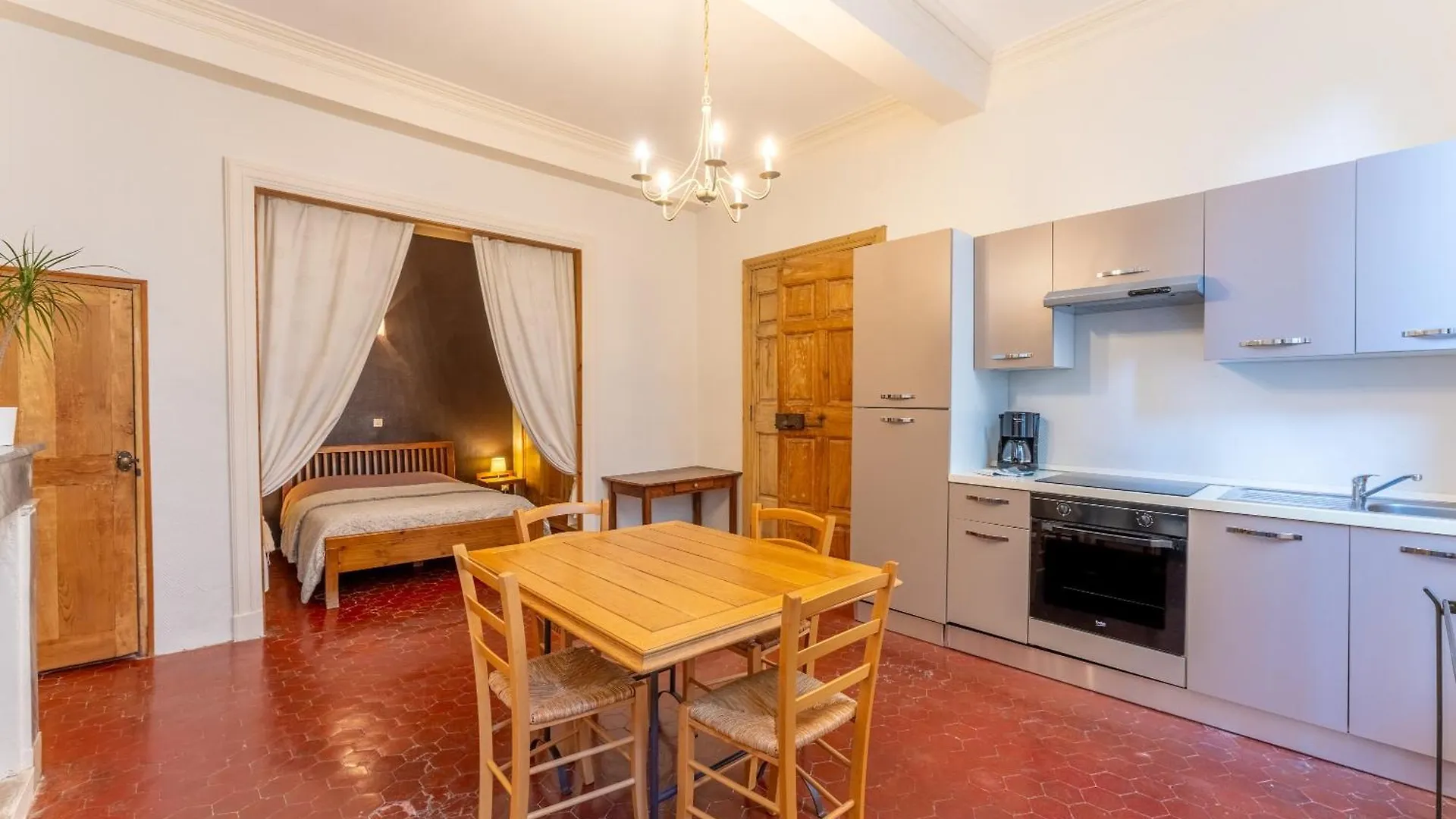 Le Suisse Apartment Avignon