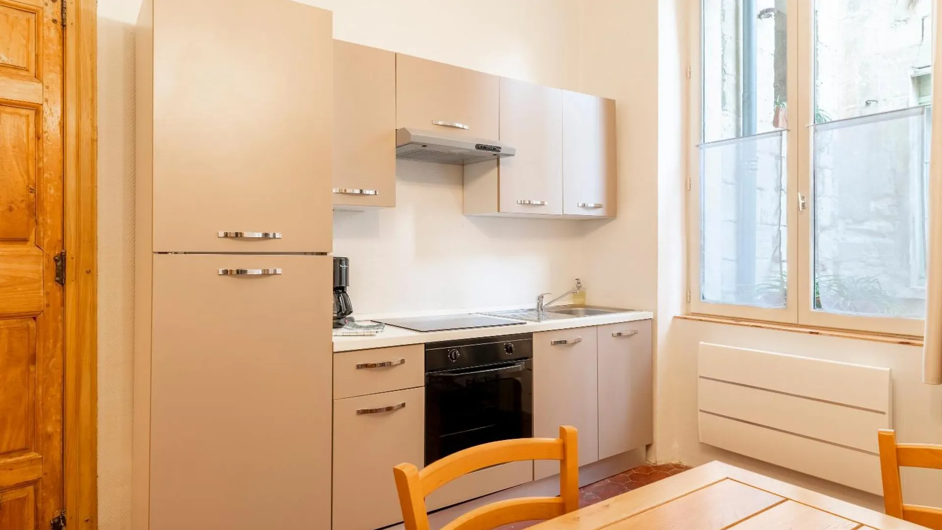 Le Suisse Apartment Avignon 0*,